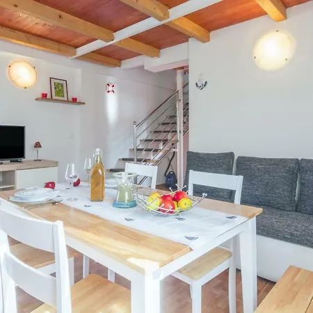 Luka Apartment
