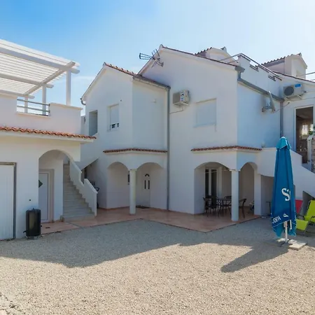 Luka Apartment